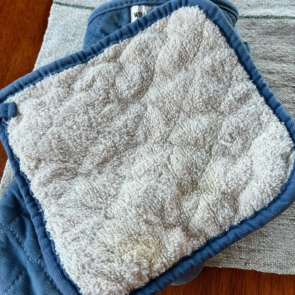 Williams Sonoma Quilted Blue Kitchen Set​